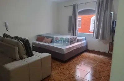 Apartamento a venda na vila tupi, a 50 metros da praia. 1 quarto, 1 banheiro, 1 garagem