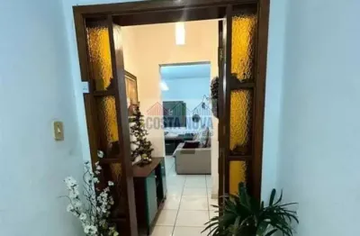 Apartamento a venda com 2 dormitórios na guilhermina, próximo à praia