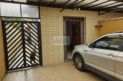 Casa com 110 m²,  2 quartos, 2 banheiros, 2 vagas de garagem