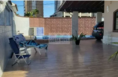 Casa térrea, mobiliada, piscina, jacuzzi, 5 vagas, edícula, churrasqueira, a 200 metros mar