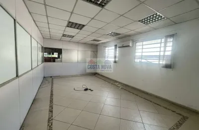 Galpão comercial com mais de 9.000m², pátio para caminhões, docas, guarita e espaço para escritório