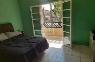 Sobrado com 116m², 3 dormitórios (1 suíte), varanda e churrasqueira, são vicente