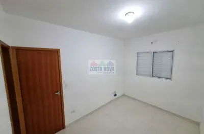 Linda sobreposta alta com 2 quartos e suíte na praia grande, imóvel com 68m².