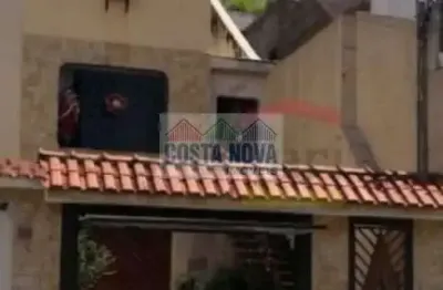 Sobrado à venda com 200m², 3 quartos, 1 suíte, 2 salas, 2 vagas e espaço gourmet no bairro tucuruvi
