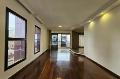 Apartamento amplo e reformado no Boqueirão, 240 m², 4 suítes e 3 vagas de garagem