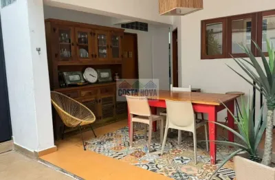 Casa de vila em Pinheiros com 180 m2, quatro quartos, sendo uma suíte principal com closet e uma sem