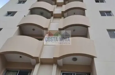 Apartamento Bem Conservado com Sacada e Vista  - Condomínio com Piscina