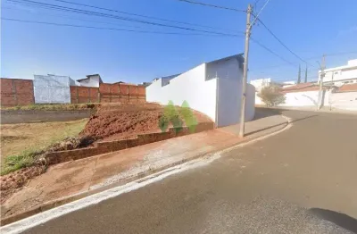Terreno à venda no Jardim Ypê, Botucatu 