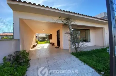 Oportunidade única: 2 casas no mesmo terreno, espaço e conforto para toda a família!