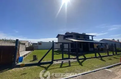 Casa de 5 dormitórios a venda a uma quadra do mar em nova tramandaí