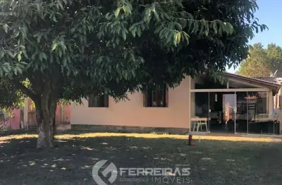 Venda de casa com 3 dormitorios em um ótimo terreno em bairro de moradores.