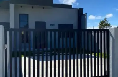 Venda de casa geminada, alto padrão, com 2 dormitórios, sendo 1 suíte em nova tramandaí.