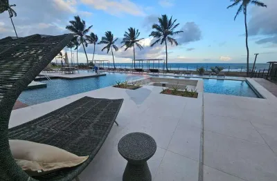 Vende-se apartamento 2 quartos em condomínio à beira-mar de muro alto.