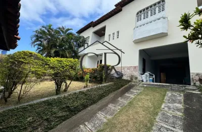 Fantástica casa em condomínio com portaria 24h, espaço e conforto para toda família!
