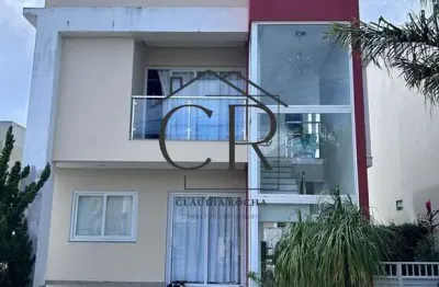 Casa em condomínio fechado com total infraestrutura!!