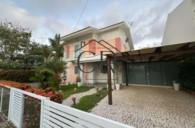 Excelente casa em condomínio fechado com total infraestrutura!