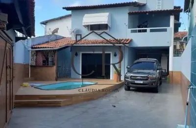Ótima casa duplex, com 5 quartos, sendo 2 suítes, piscina privativa!
