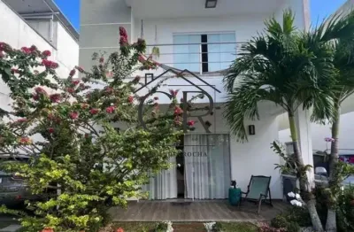 Duplex em condomínio fechado com infraestrutura completa!