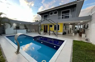 Mega maravilhosa casa em condomínio fechado ao lado de vilas do atlântico, pronta para morar!