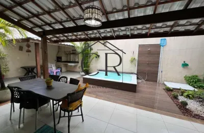 Fantástica casa em condomínio com portaria 24h, com piscina privativa e aquecida!