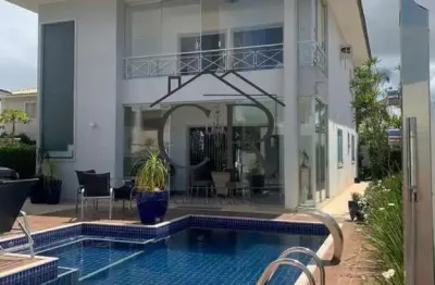 Maravilhosa casa em condomínio fechado em vilas do atlântico!!