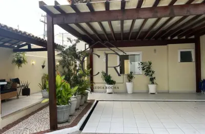 Maravilhosa casa em condomínio fechado ao lado de vilas do atlântico!
