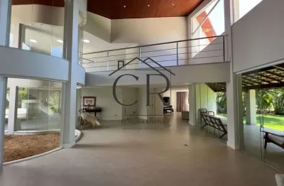 Linda mansão com mega área externa em condomínio fechado!!