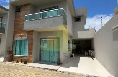 Linda casa em condomínio fechado, totalmente arrumada, pronta para morar!!