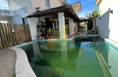 Mega maravilhosa casa em condomínio super estruturado, pronta para morar!