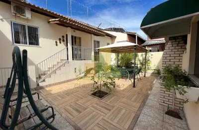 Linda casa com energia solar em condomínio fechado fechado com portaria 24h!