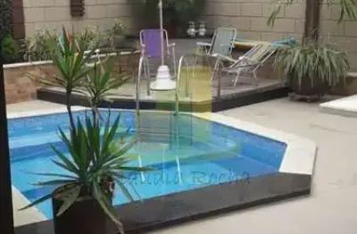 Mega maravilhosa casa em condomínio fechado com piscina e varanda gourmet privativa !!!!
