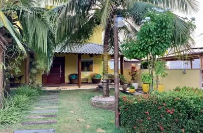 Maravilhosa casa com bastante área verde, venha conferir!!!