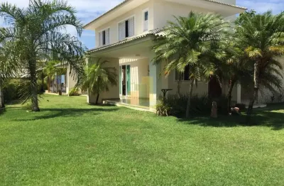 Linda casa com ótima infraestrutura de lazer e a apenas 10m de uma das praias mais lindas, aproveite essa oportunidade !!!