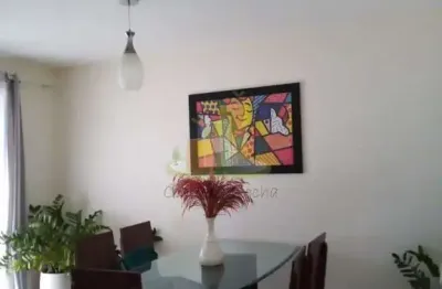Ótimo village em condomínio fechado, ótima localização!