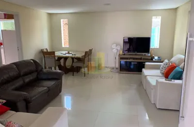 Maravilhosa casa em condomínio com portaria 24h e excelente infraestrutura de lazer!!