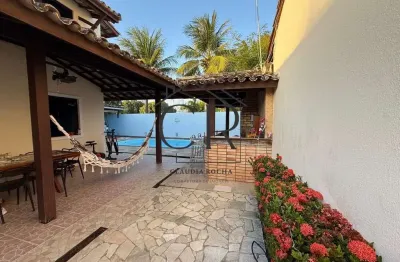 Um verdadeiro espetáculo de casa em condomínio com portaria 24h!