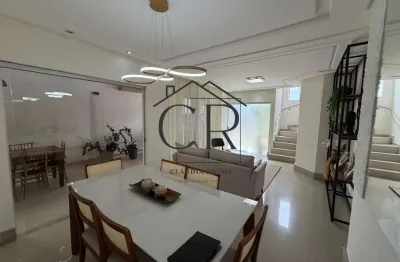 Excelente casa duplex em buraquinho, com 4 suítes! condomínio com energia solar!