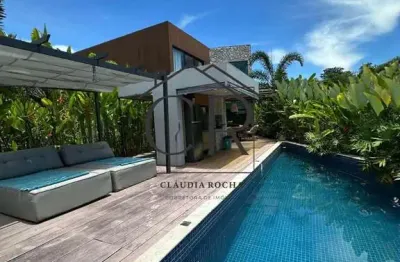 Incrível casa em regime de porteira fechada, com acabamento de primeiríssima qualidade!