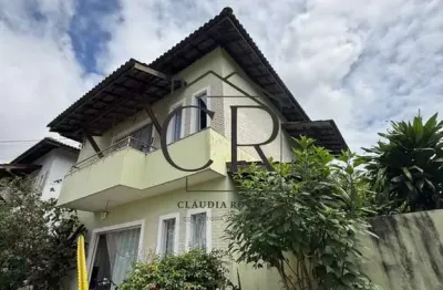 Excelente casa duplex, em condomínio  fechado com total segurança!