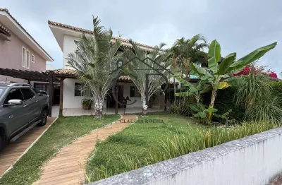 Um espetáculo de casa em condomínio fechado com excelente área externa!