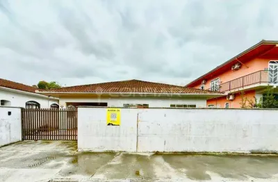 Ampla casa com 3 quartos para venda, no iririu, por r$730.000,00