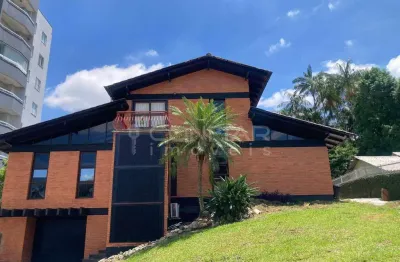 Casa com 3 quartos, sendo 1 suíte master para locação no Floresta por R$12.000,00 + TAXAS