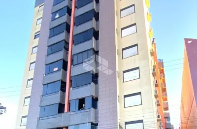 Amplo apartamento com 2 dormitórios e garagem em frente a biblioteca publica.