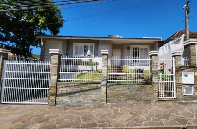 Linda e ampla casa com 3 quartos no coração do bairro dores, próximo ao foro e ao royal shopping.