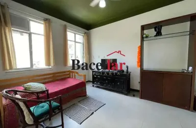 Apartamento à venda na rua voluntários da pátria, botafogo, rio de janeiro, 23 m2 por r$ 370.000