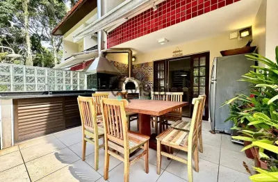 Sobrado à venda na enseada no guarujá | qvista inteligência imobiliário