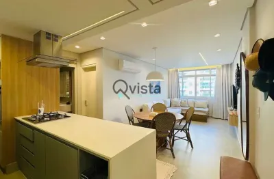 Apartamento decorado em fino acabamento, porteira fechada, e vista para o mar à venda no guarujá |