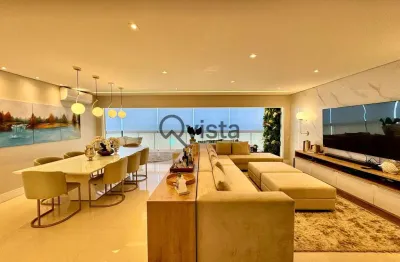 Cobertura de alto padrão à vendana praia da Enseada em Guarujá, SP