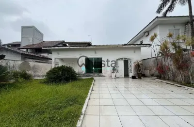 Casa á venda no jardim acapulco no guarujá | qvista inteligência imobiliária guarujá