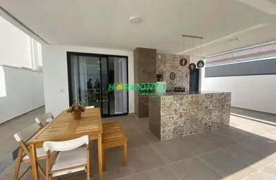 Casa à venda intereiramente mobiliada, com 3 suites com 220 m²  de área construída no bairro Urbano